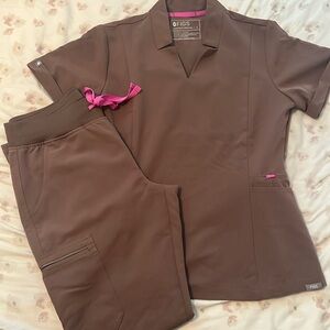 Figs women’s Smokey Taupe scrub set size small